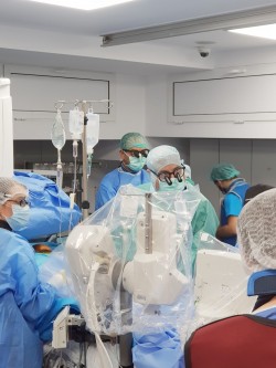 Pacientă cu „aortă de porțelan”, aortă ascendentă integral calcificată, tratată minim - invaziv prin procedura TAVI Transapical