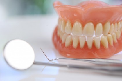 Întrebări frecvente privind protezele dentare
