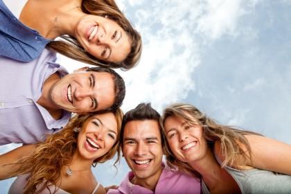 Împărtășirea experiențelor noastre extraordinare celorlalți ne poate afecta social