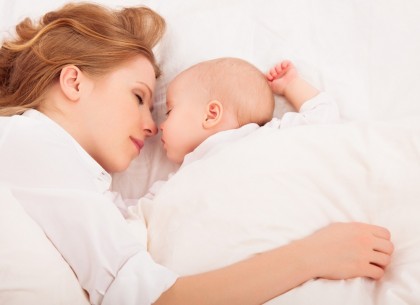Co-sleeping – dormim în același pat cu bebelușul?