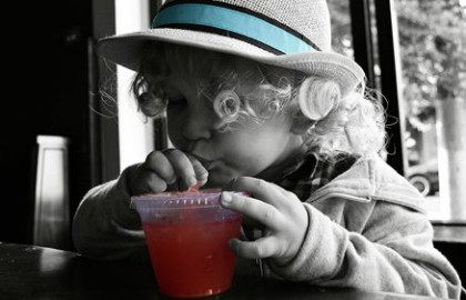 Consumul de băuturi îndulcite în rândul copiilor începe mult prea devreme