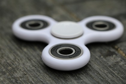 Fidget spinners - probleme privind siguranța copiilor