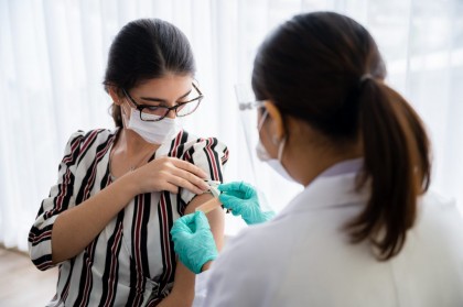 Vaccinurile COVID-19 nu provoacă infertilitate