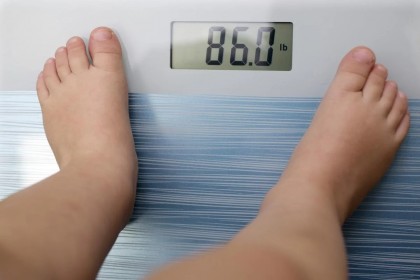 Asocierea dintre un indice de masă corporal matern crescut și riscul de obezitate al copilului, contrazisă de un studiu recent