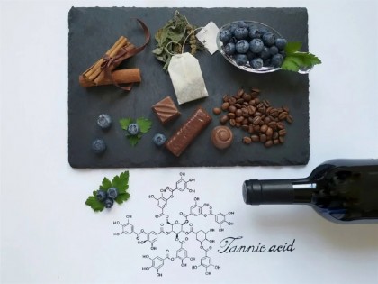 Compuși găsiți în vin, folosiți în lupta împotriva COVID-19