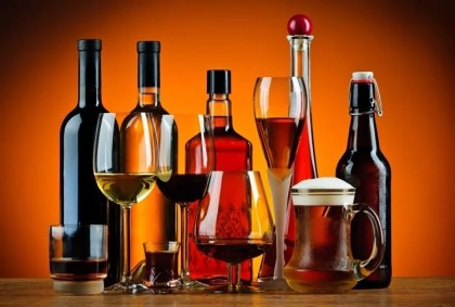 Consumul de alcool la femei și riscul de cancer - factori care influențează această asociere