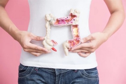 Pâinea albă și alcoolul în dietă ne predispun la apariția cancerului colorectal
