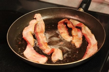 Grăsimile saturate din dietă ar putea influența nivelurile hormonale la bărbați