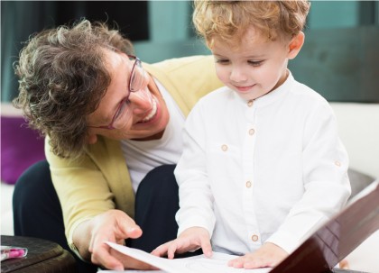 Părinții pot îmbunătăți abilitățile lingvistice ale preșcolarilor cu efecte pe termen lung