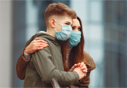 Covid-19 la tineri crește riscul de pierdere a auzului