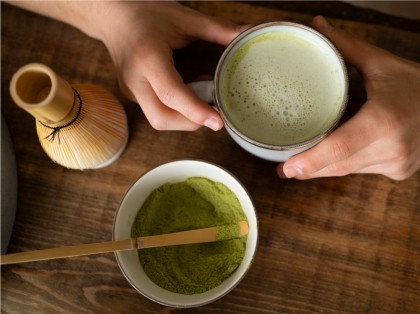 Ceaiul verde Matcha: potențialul său în îmbunătățirea cogniției și somnului la adulții în vârstă