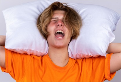 Sforăitul la adolescenți asociat cu probleme comportamentale, dar fără impact asupra abilităților cognitive