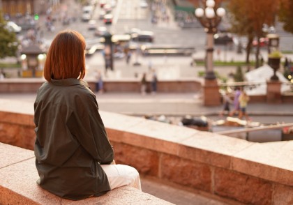 Satisfacția vieții și provocările persoanelor singure pe viață: un studiu european amplu