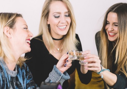 Noi perspective asupra modului în care estrogenul determină consumul excesiv de alcool la femei