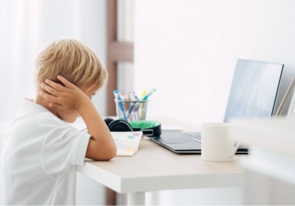 Stresul din copilărie afectează profilul epigenetic al spermei și dezvoltarea creierului