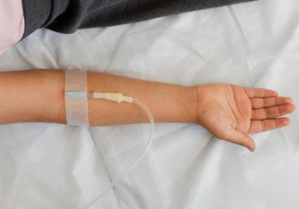 Testul procalcitoninei nu reduce durata antibioticelor la copii spitalizați (studiul BATCH)