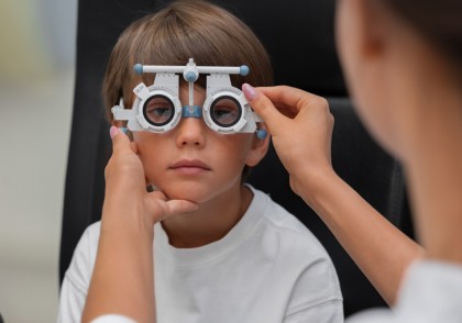 Terapia cu lumină roșie de intensitate redusă pentru progresia miopiei la copii [meta-analiză]