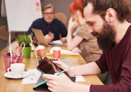 Activitatea fizică și tiparele de somn se modifică semnificativ la începutul vieții profesionale