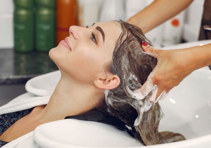 Geluri din lignină biodegradabilă – o alternativă sustenabilă pentru îngrijirea părului