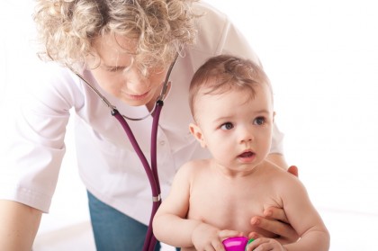 Alăptarea timp de șase luni poate stimula bacteriile intestinale benefice legate de scăderea tensiunii arteriale în copilărie