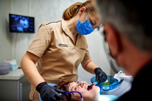 Carii silențioase: de ce nu simți durere până nu e prea târziu