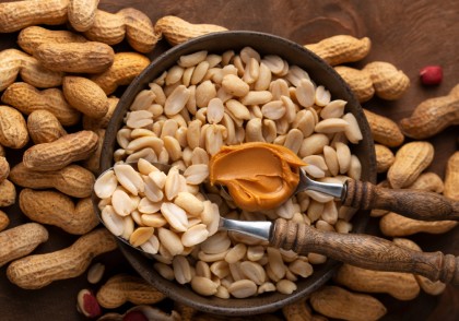 Consumul de arahide coapte cu coajă poate încetini scurtarea telomerilor la adulții tineri sănătoși