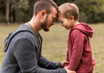 Părinți tăcuți, copii afectați: depresia taților la începutul școlii și impactul asupra comportamentului copiilor