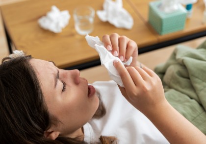 Gripa aviară H5N1 evoluează alarmant: un studiu arată adaptarea virusului la gazde mamifere și riscul crescut pentru sănătatea umană