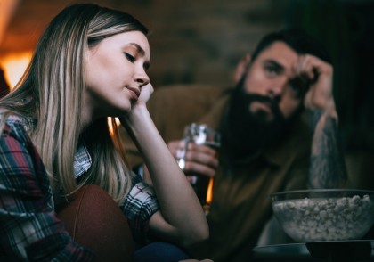 Caracteristicile partenerului romantic pot influența riscul genetic pentru consum excesiv de alcool