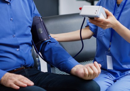 Controlul factorilor de risc poate elimina excesul de mortalitate prematură asociat hipertensiunii arteriale