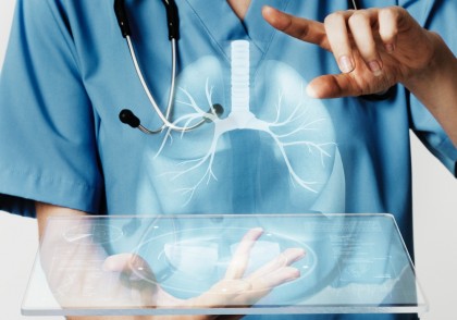 Microplasticele inhalate afectează macrofagele pulmonare și compromit imunitatea locală