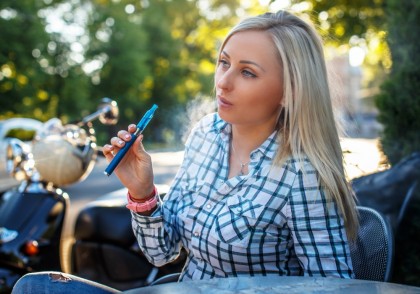 Țigările electronice ultrasonice: o alternativă „mai sigură” cu riscuri ascunse pentru sănătate