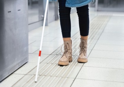 VIPTour: Inteligența artificială care permite explorarea activă a mediului pentru persoanele cu deficiențe de vedere