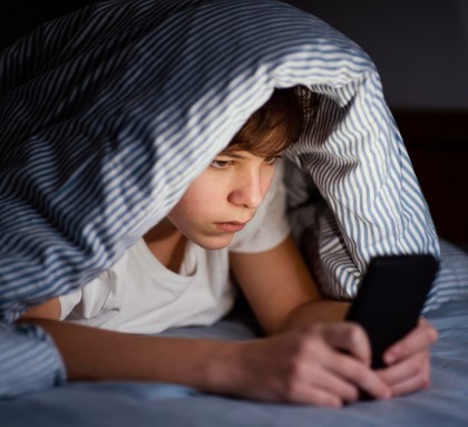 Somnul moderat de recuperare în weekend reduce simptomele de anxietate la adolescenți