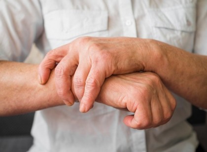 O nouă terapie combinată vizează calea m6A pentru combaterea eroziunii articulare în artrita reumatoidă