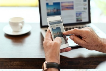 Urmărirea știrilor pe rețelele sociale sporește cunoașterea, acuratețea credințelor și încrederea în presă