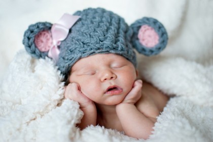 Nou-născuții disting spontan interacțiunile prosociale de cele antisociale