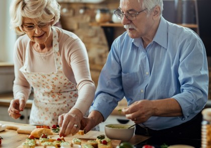 Un studiu pe 15 ani: ce diete oferă cea mai bună protecție pentru creier și inimă la vârsta înaintată