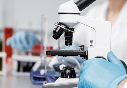 Inhibitorul genei MET crește eficacitatea chimioterapiei combinate cu imunoterapia în cancerul pulmonar cu celule mici