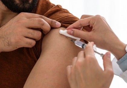 Vaccinul ARNm personalizat cu neoantigene promite rezultate fără precedent în tratamentul cancerului gastric cu metastaze peritoneale