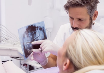 Produsele naturale ca alternativă sustenabilă la dezinfectanții sintetici în protetică dentară și implantologie orală