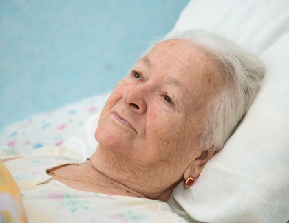 Optimizarea mediului interior pentru îmbunătățirea somnului la persoanele cu demență