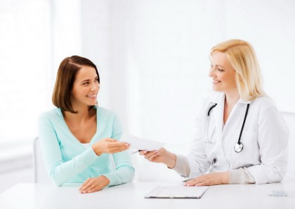 Potrivit unui sondaj, miturile și concepțiile greșite limitează accesul unor paciente cu cancer la terapia hormonală