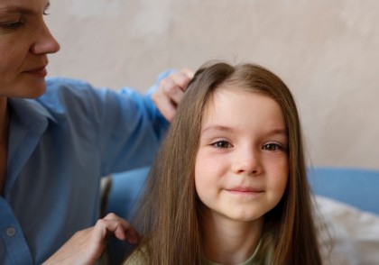 Cortizolul din păr, un marker promițător pentru identificarea riscului de tulburări mintale la copiii cu boli cronice