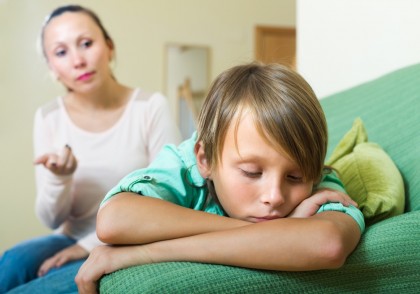 Cum să faci copilul să asculte fără să țipi: metoda celor 5 pași