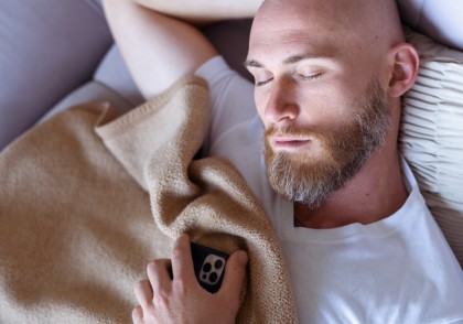 Somnul de proastă calitate asociat cu îmbătrânirea accelerată a creierului