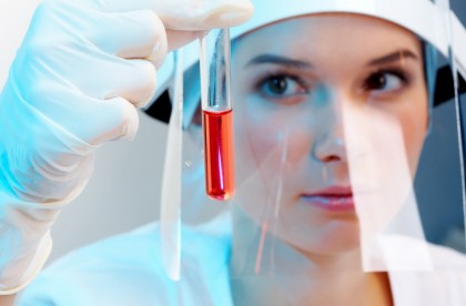 Studiu nou: test de sânge care poate identifica cancerul ovarian în stadii incipiente