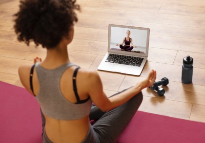 Vizionarea videoclipurilor inspiraționale scurte poate reduce stresul la fel de eficient ca meditația