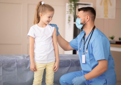 Copiii sunt supuși postului prelungit înainte de operație, în ciuda ghidurilor care permit consumul de lichide limpezi până la două ore înainte de anestezie