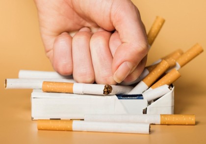 Renunțarea la fumat la vârsta mijlocie și la vârste înaintate încetinește declinul cognitiv